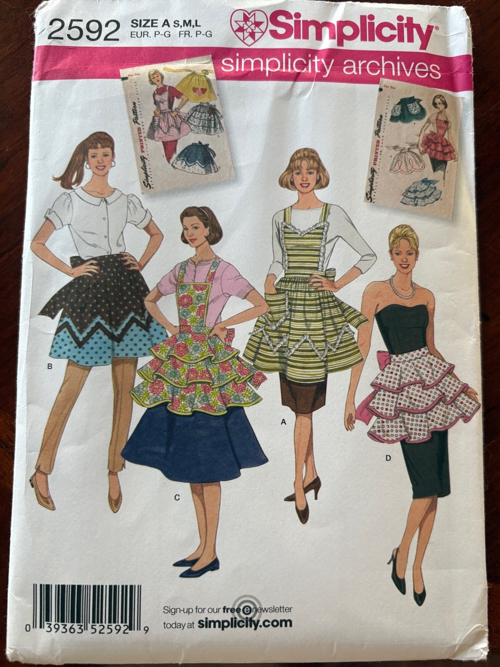 Simplicity Pattern 2592A for Vintage Misses’ Aprons
